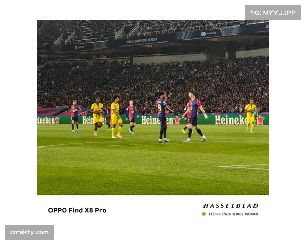 通讯:时隔一周重返威斯特法伦,多特蒙德球迷用歌声迎接球队凯旋 通讯:时隔一周重返威斯特法伦,多特蒙德球迷用歌声迎接球队凯旋